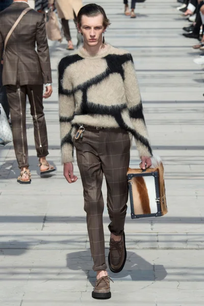 Look 4